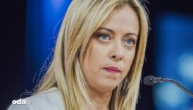 italyada meloninin maketini yaktilar 8IInVfyQ