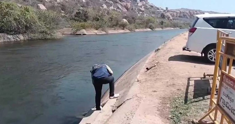 karnatakada dehset once turistleri itip sonra tecavuz ettiler 2 esNBB5NE