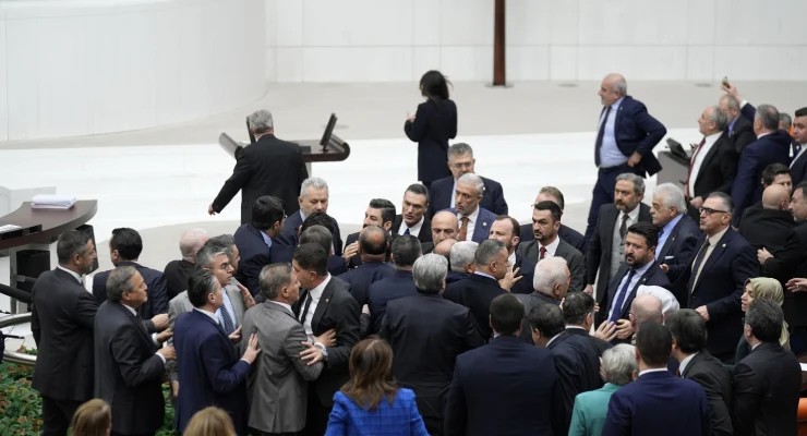 milyonlarin gozu meclisteydi ama emekliye kotu haber kavga cikinca unutuldu nereye oy kullansaniza 3 R5ghPYLn