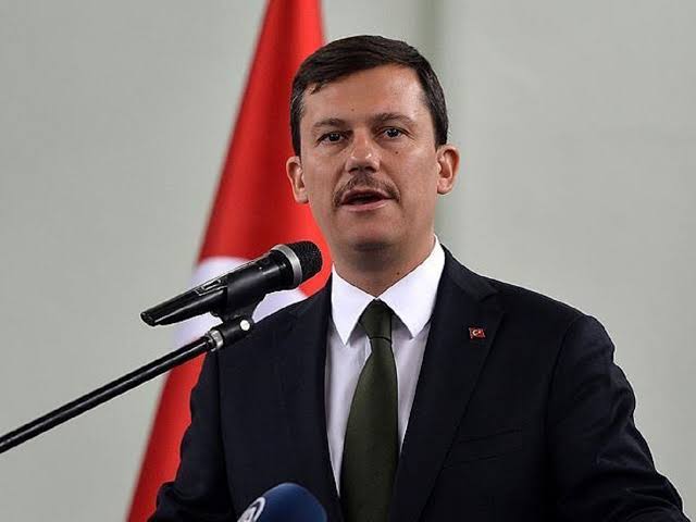 sekiz yil akp genel sekreterligi yapan fatih sahinden soke tweet capulcu vandal bolucu hirsiz DYv33IFp