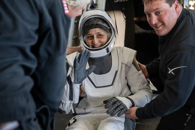 uzayda mahsur kalan astronotlar dunyaya dondu 1 QvtkCgwA