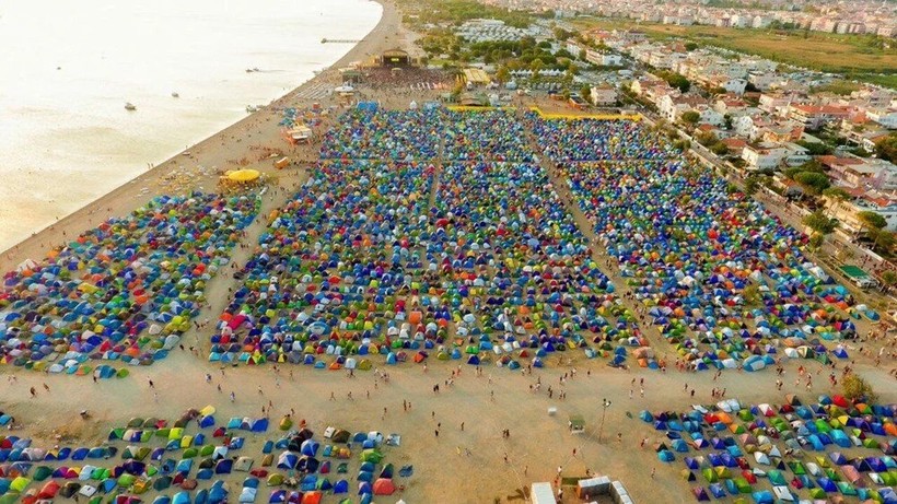 zeytinli rock festivali edremite geri donuyor 2 CjwebmT6
